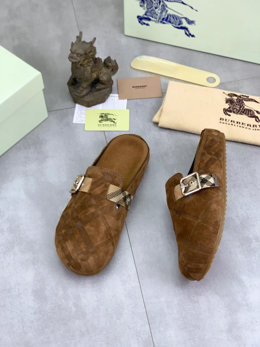 Men's Men's Shoes 💰P620 💰【New Style】Top Version 🆘【Burberry】New Burberry Slippers are on the market with perfect workmanship! 🔥Perfect shape and top quality🙈Non-slip and wear-resistant high-end rubber outsole👣Versatile and comfortable shoes, standard size: 39-45 (38 46 customized) 5️⃣colors available Top-quality packaging